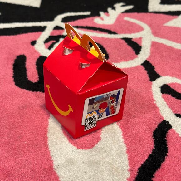 McDonald’s 2025 Gold Mini Happy Meal Box Toy - Picture 7 of 10